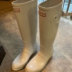 Hunter rain boots. Very light grey, almost white.